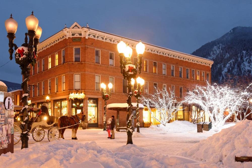Independence Square 213, Spacious Hotel Room With 2 Queen Beds, Wet Bar, And Sitting Area Aspen Exteriör bild