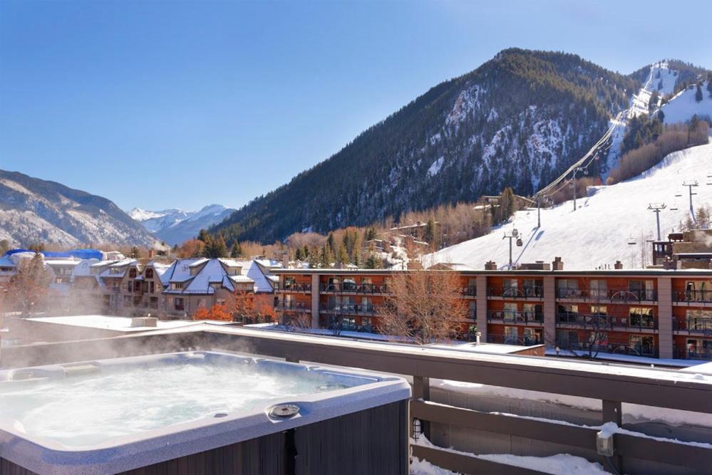 Independence Square 213, Spacious Hotel Room With 2 Queen Beds, Wet Bar, And Sitting Area Aspen Exteriör bild