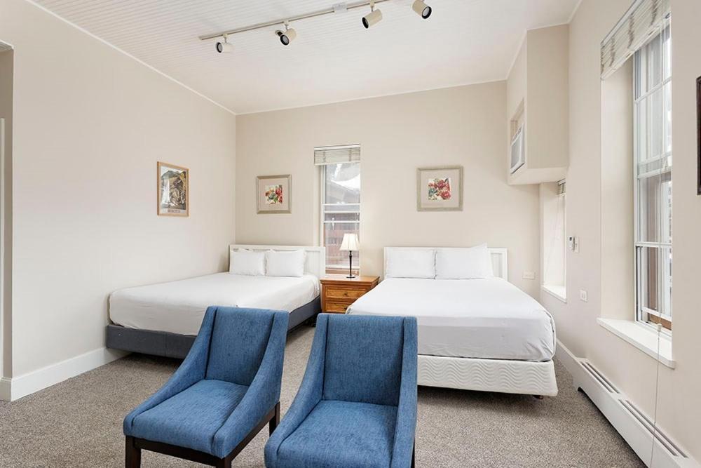 Independence Square 213, Spacious Hotel Room With 2 Queen Beds, Wet Bar, And Sitting Area Aspen Exteriör bild